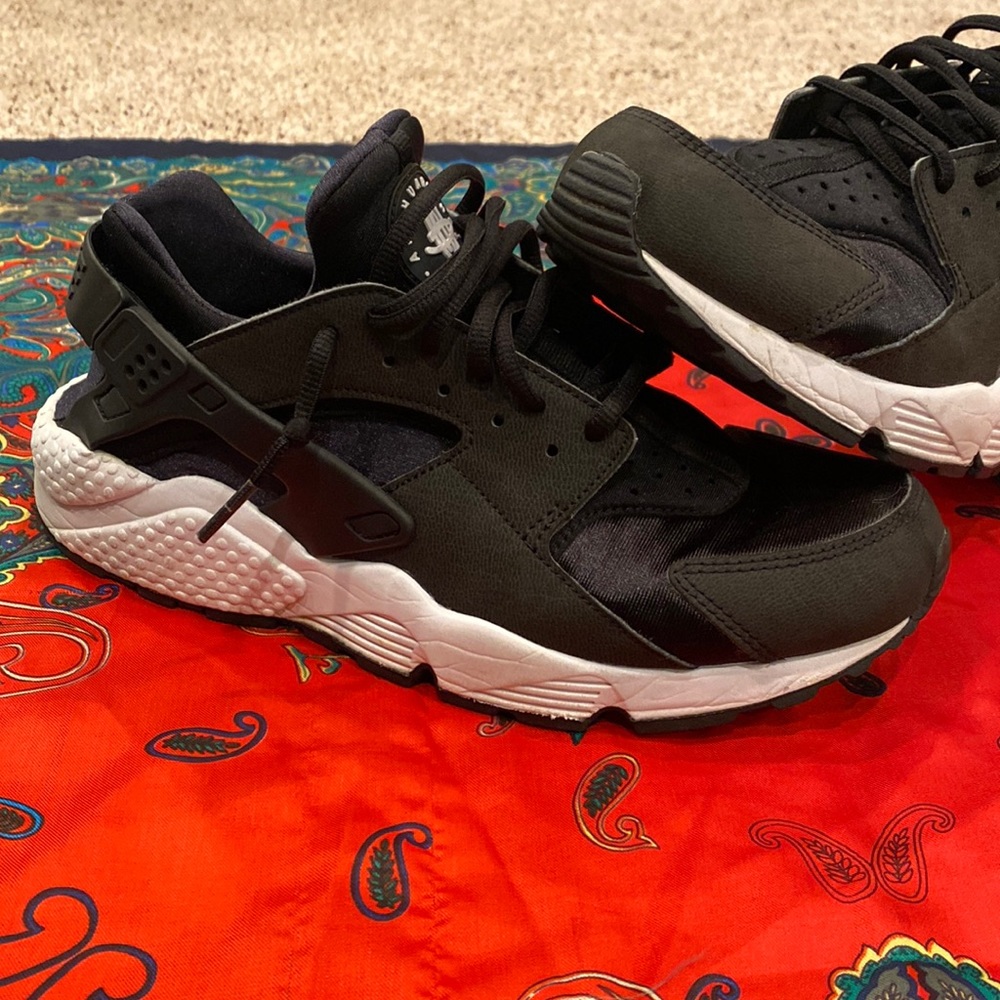 Nike Women’s Huarche Tennis Shoes
